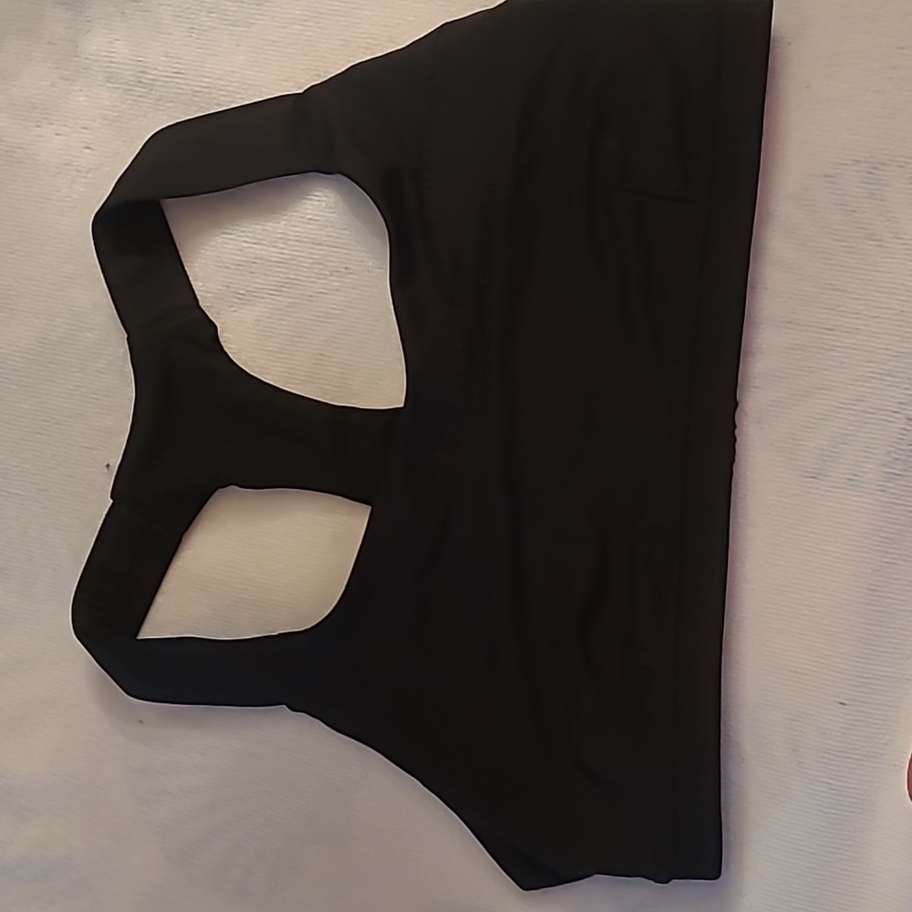 GUC Lululemon size 8 black sports bra